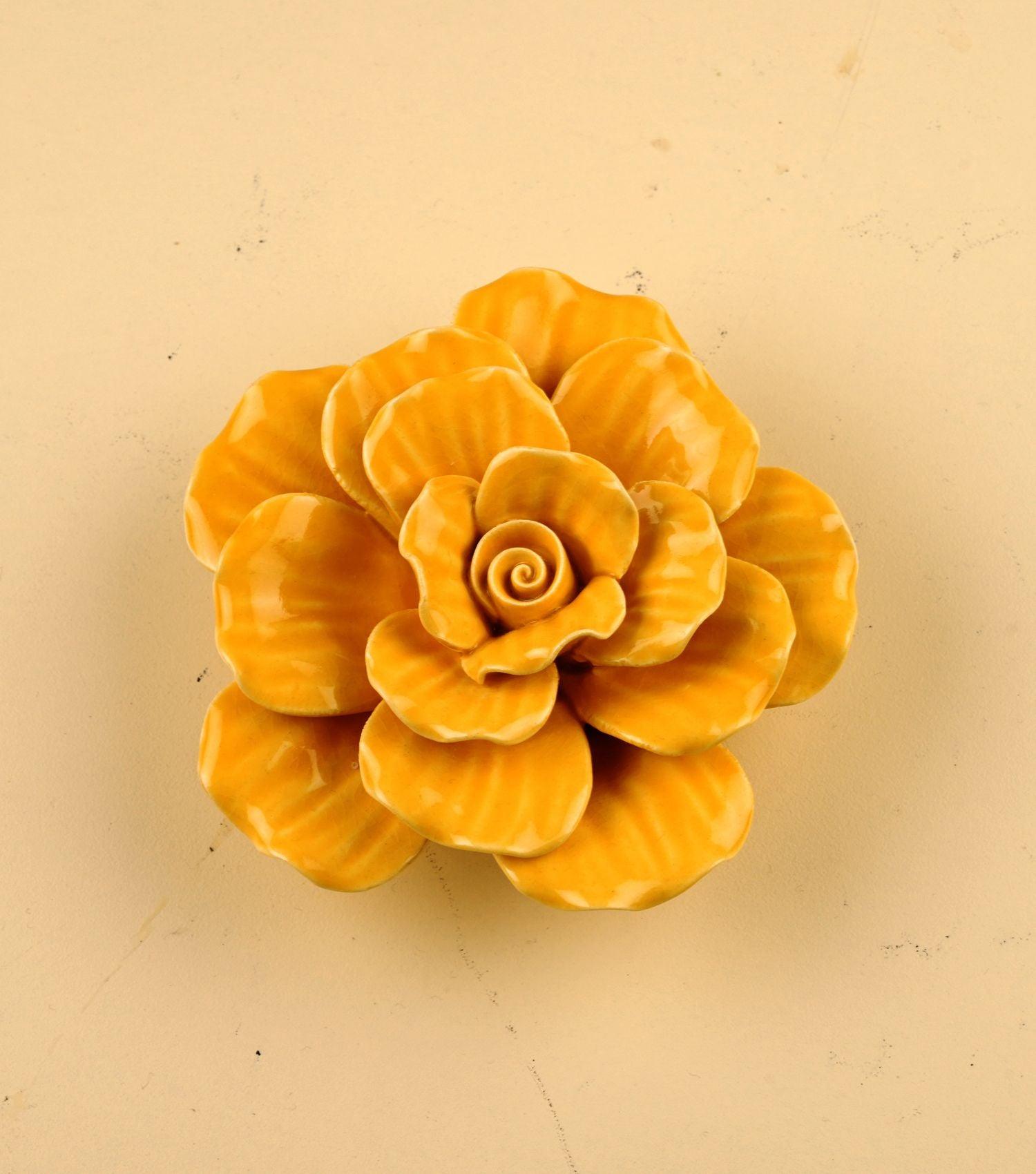 Rose table decor - Elvy Lifestyle