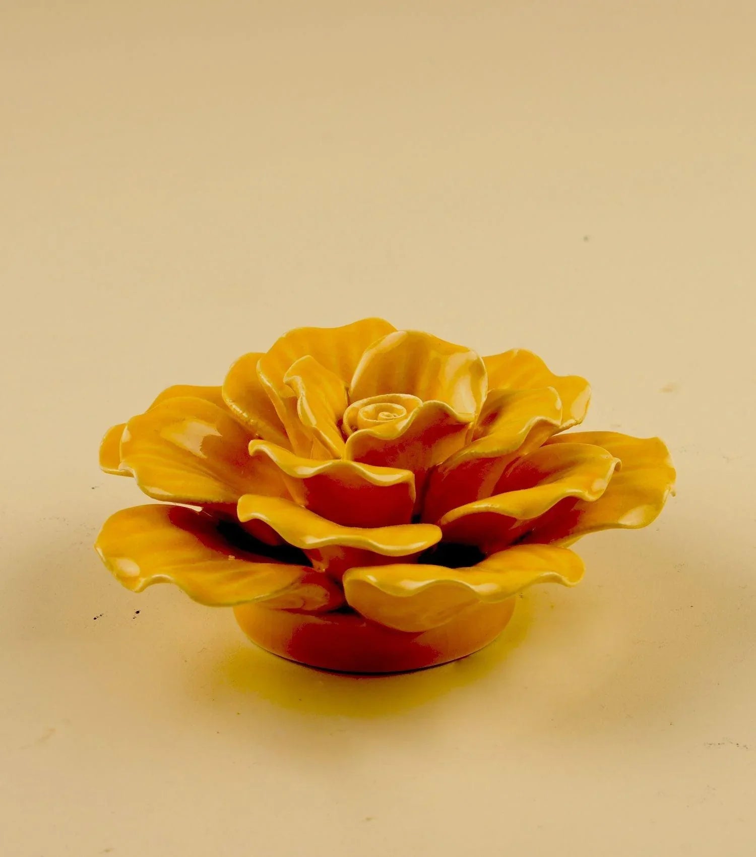 Rose table decor - Elvy Lifestyle