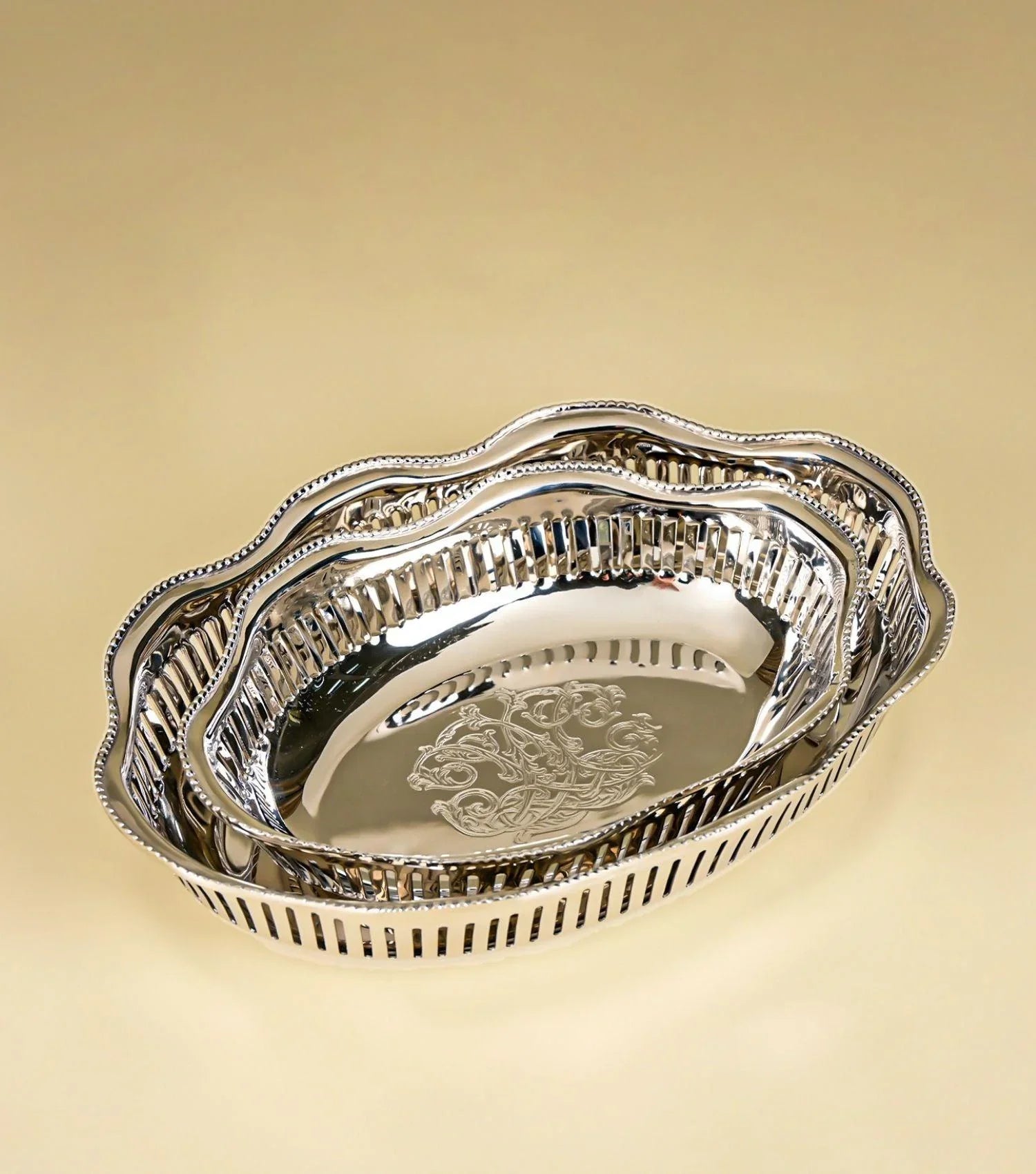 Ravishing Oval tray Large - Elvy Lifestyle