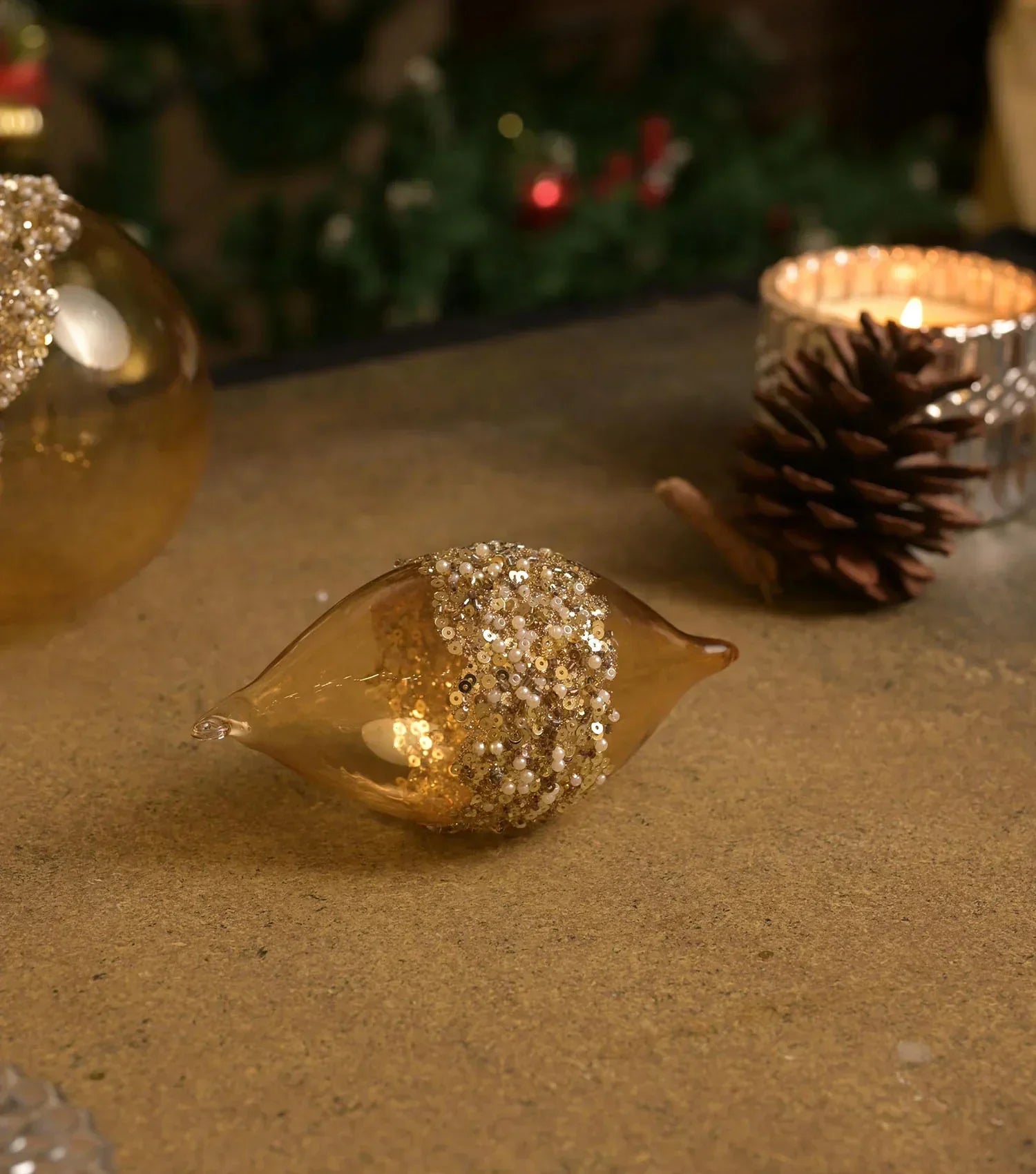 X Mas glass pointed ornament with sequins