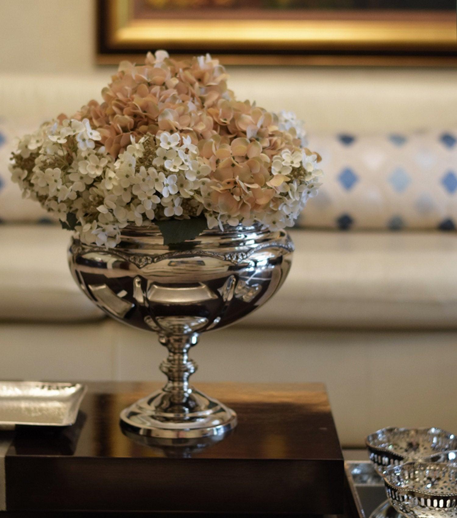 Elizabethan Center piece - Elvy Lifestyle