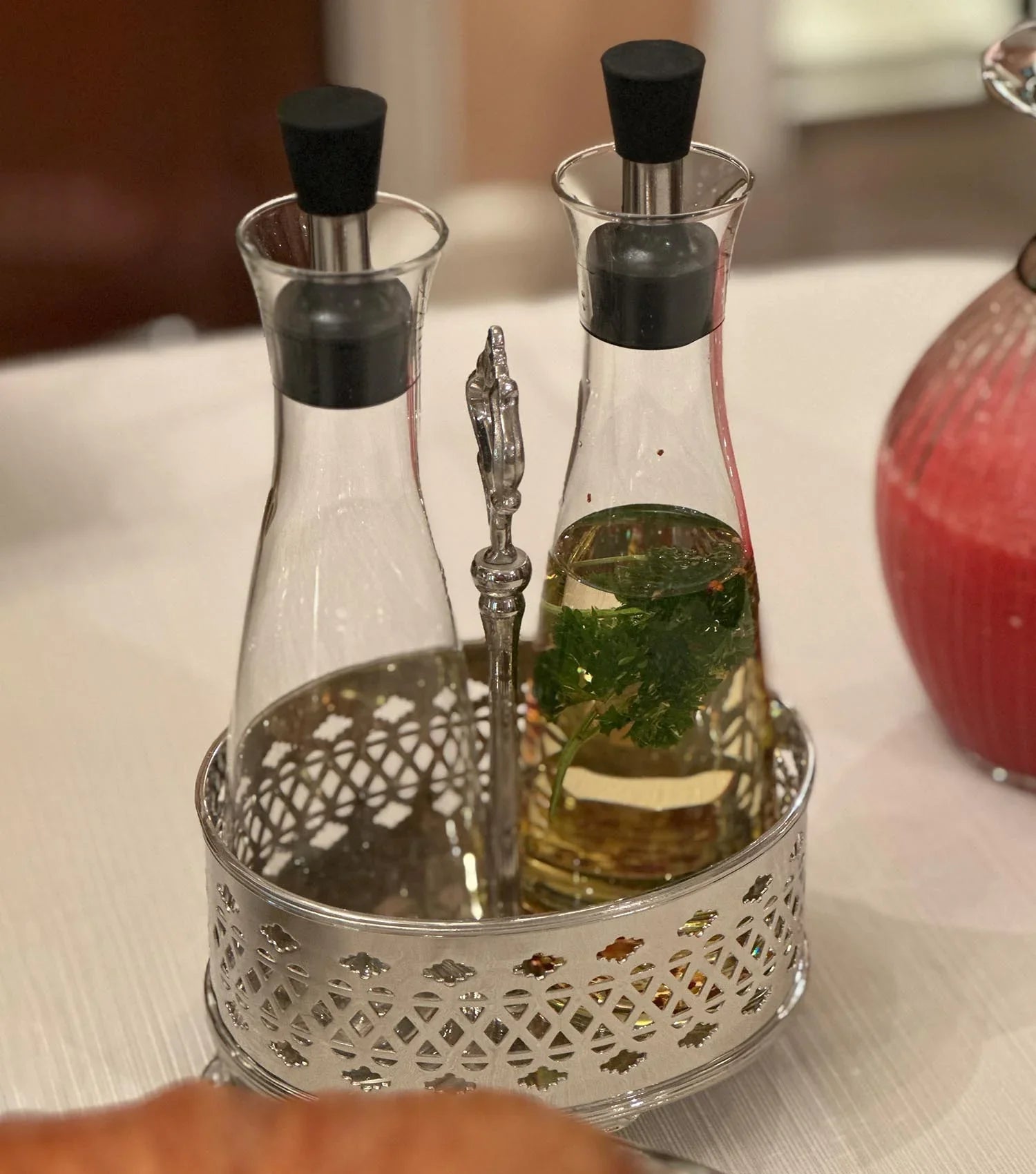 Elizabethan Oval caddy with bottles