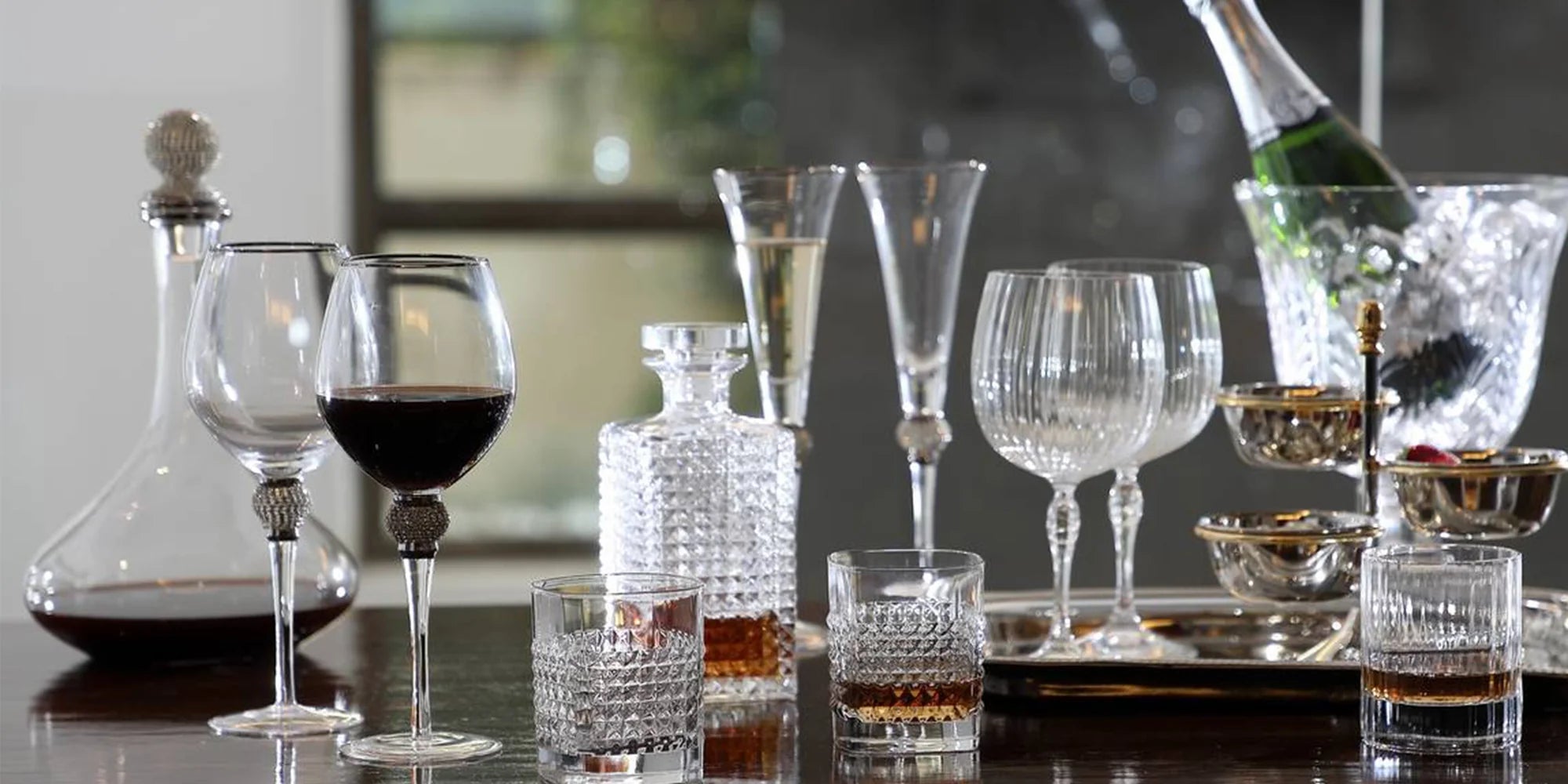 Sip in Style: Luxury Bar Accessories Every Home Needs