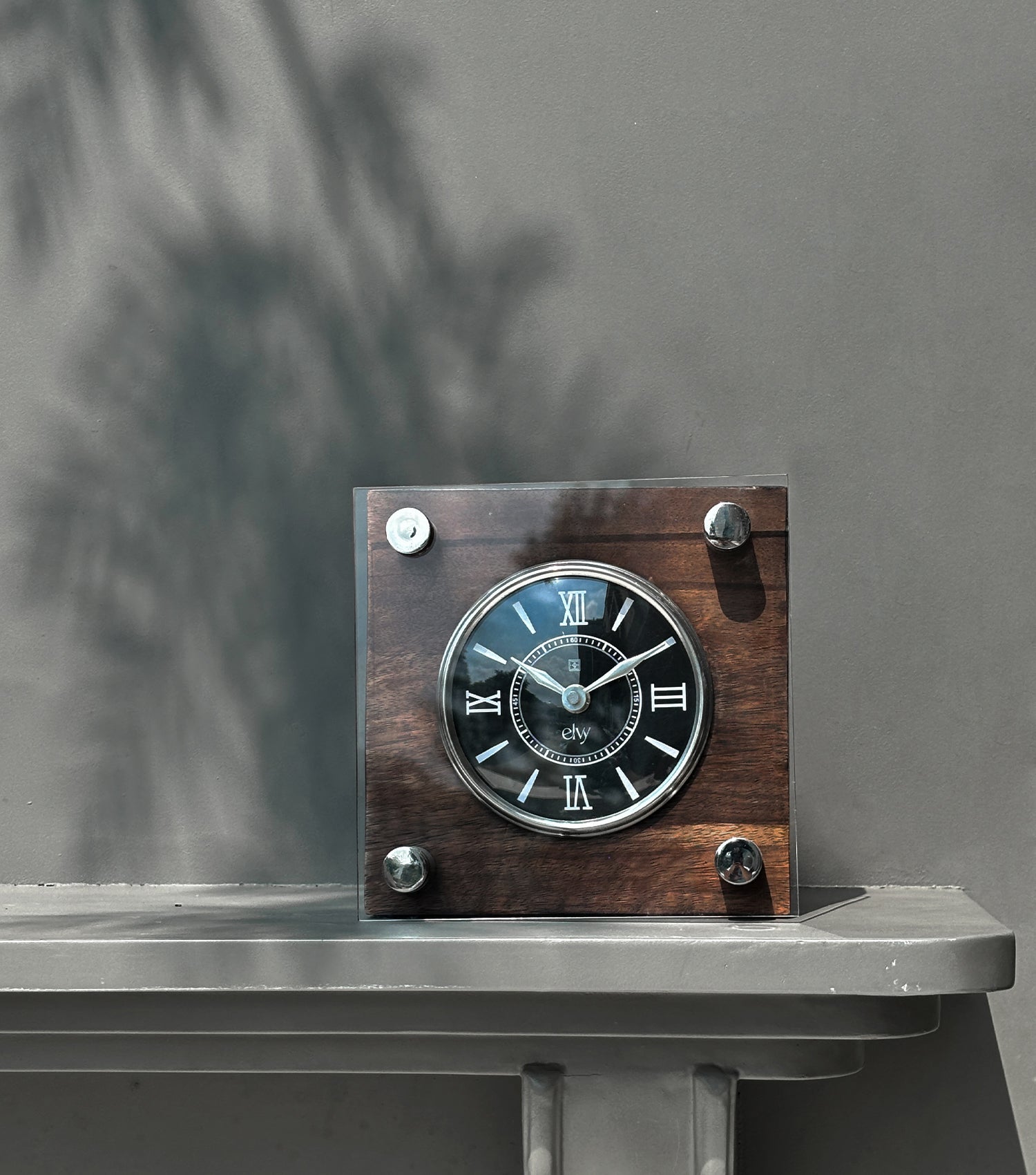 Gentleman Table clock - Elvy Lifestyle