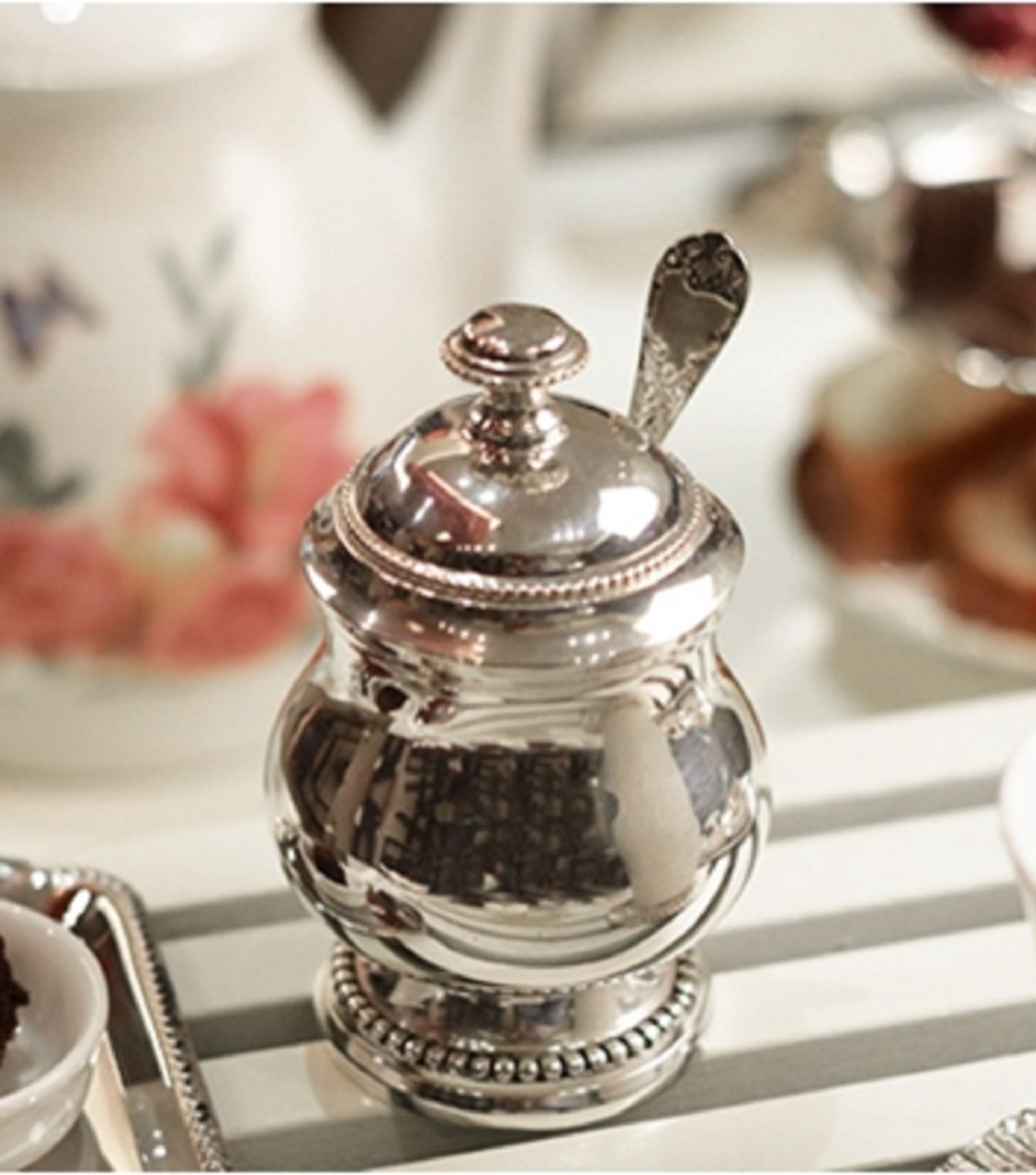 Elizabethan Sugar Pot w/Spoon