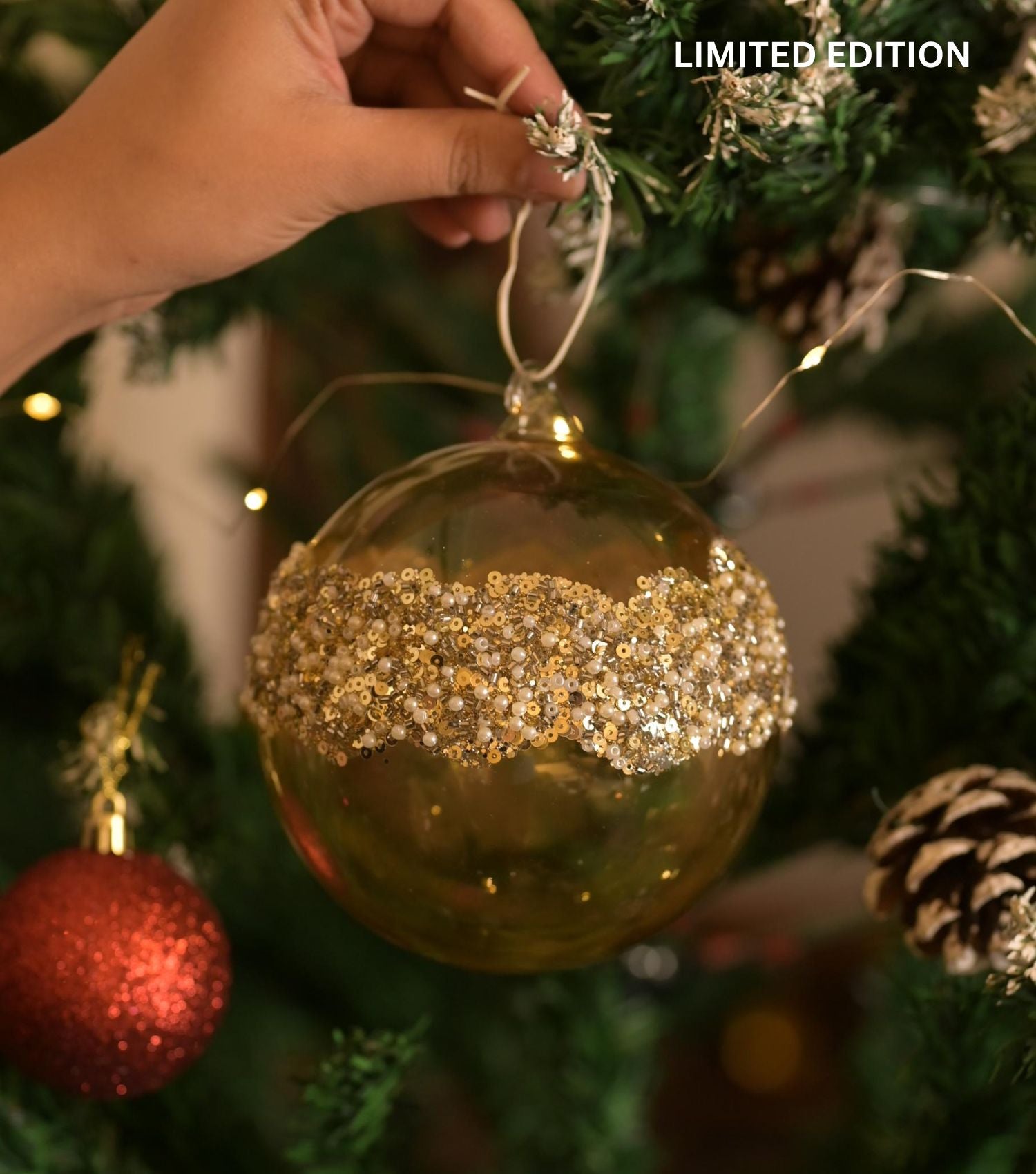 X Mas glass ball with sequins - Elvy Lifestyle