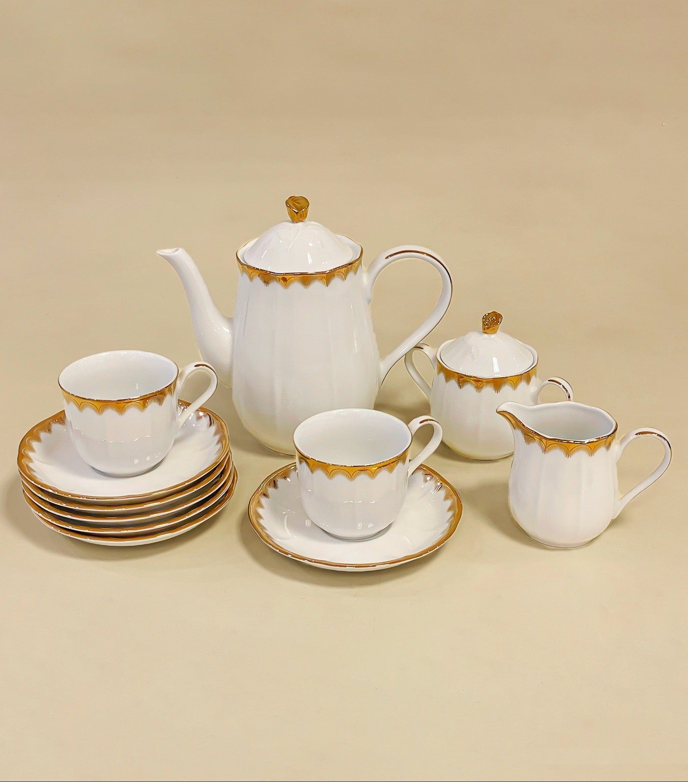 Gilded Tea set of 17