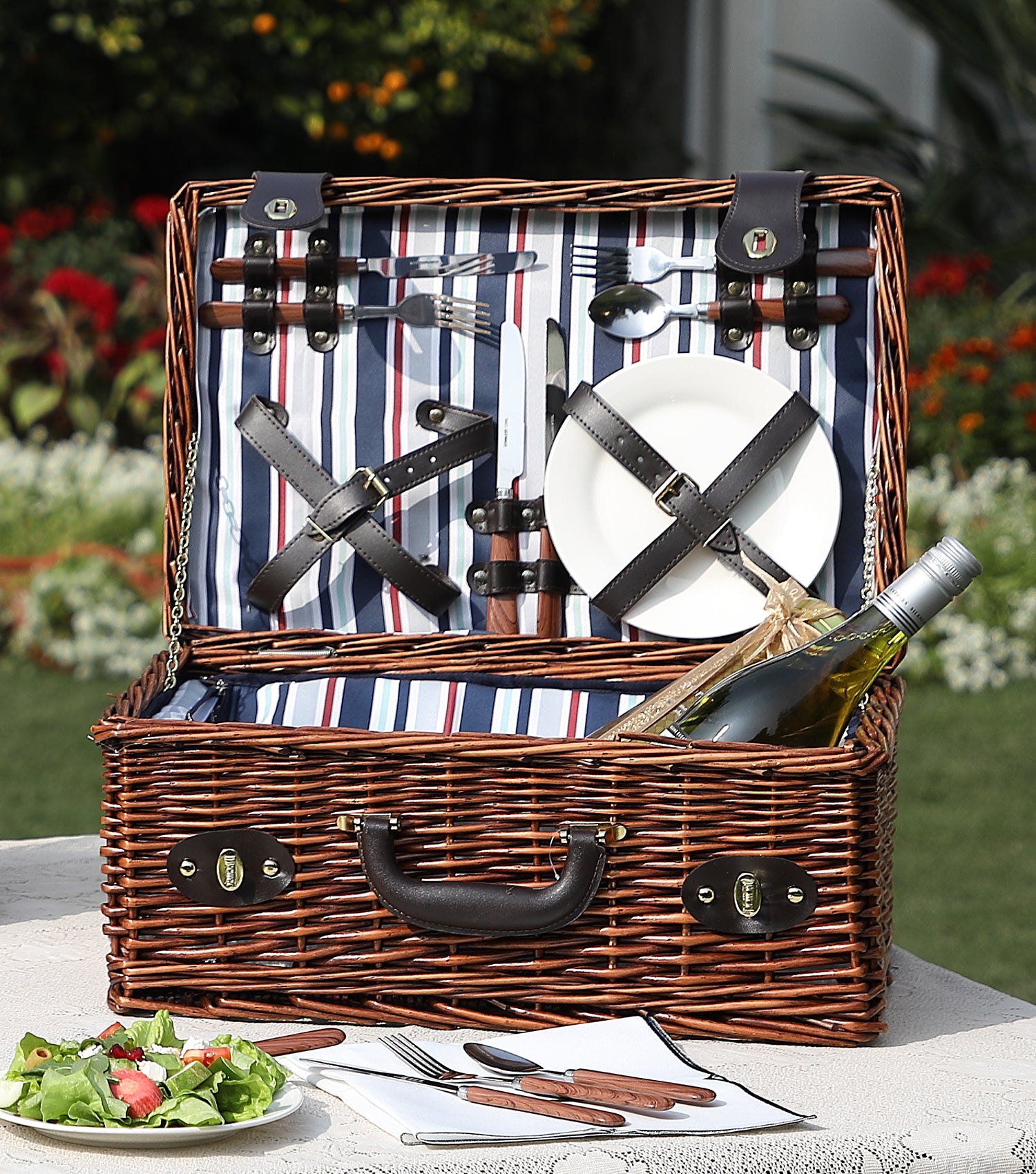 Willow picnic basket brown for 4 people