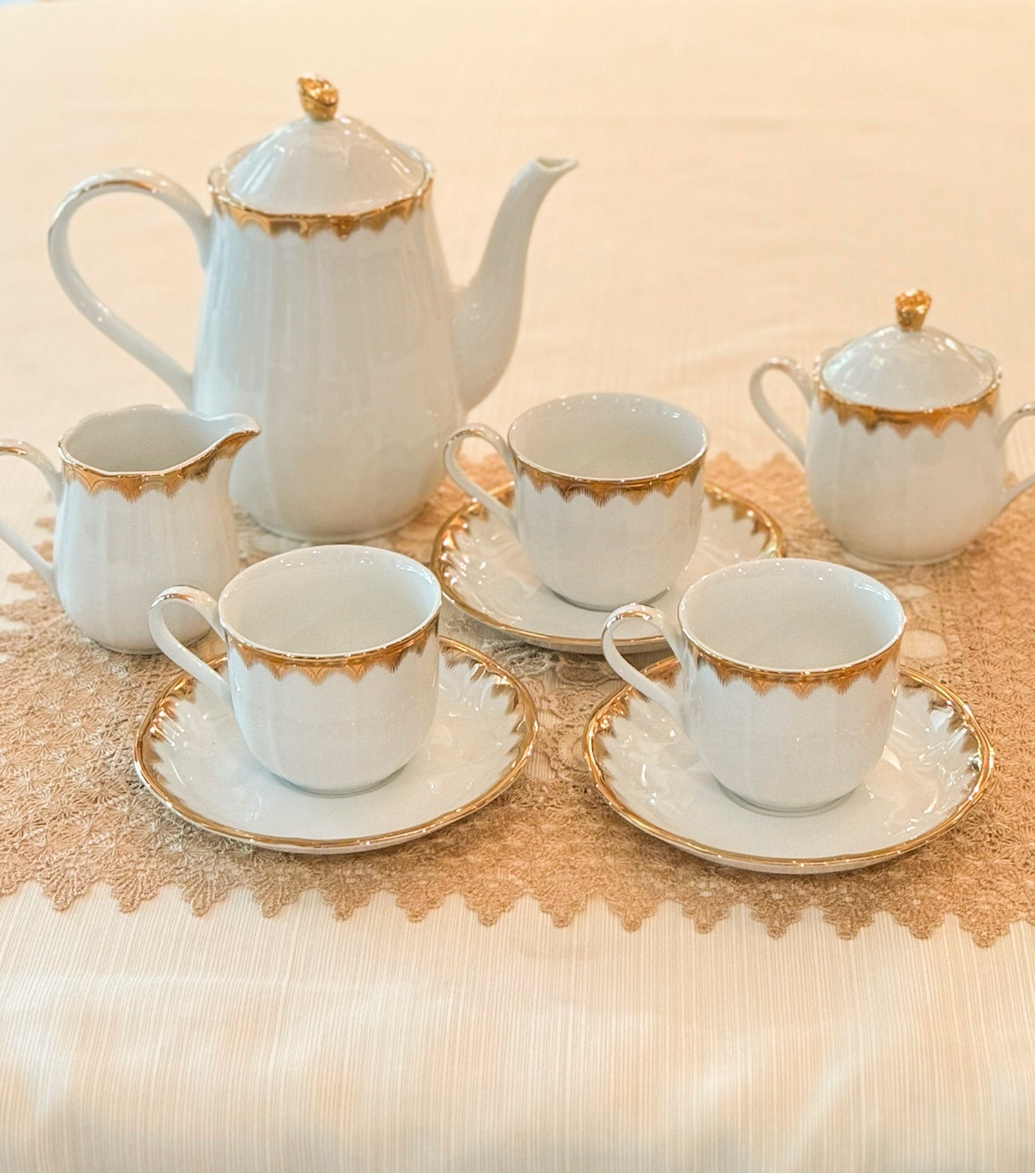 Gilded Tea set of 17