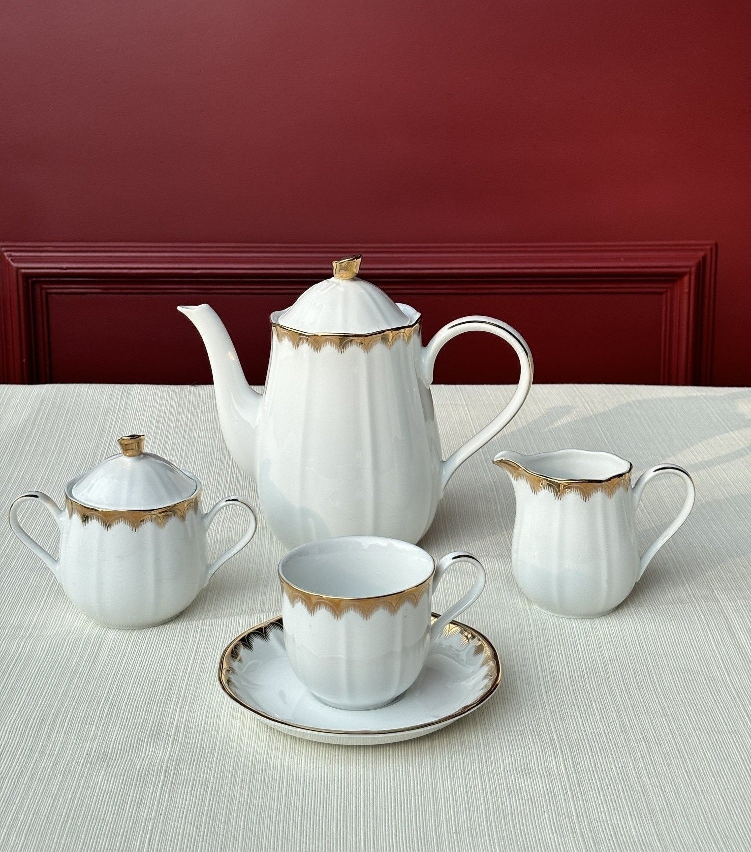 Gilded Tea set of 17