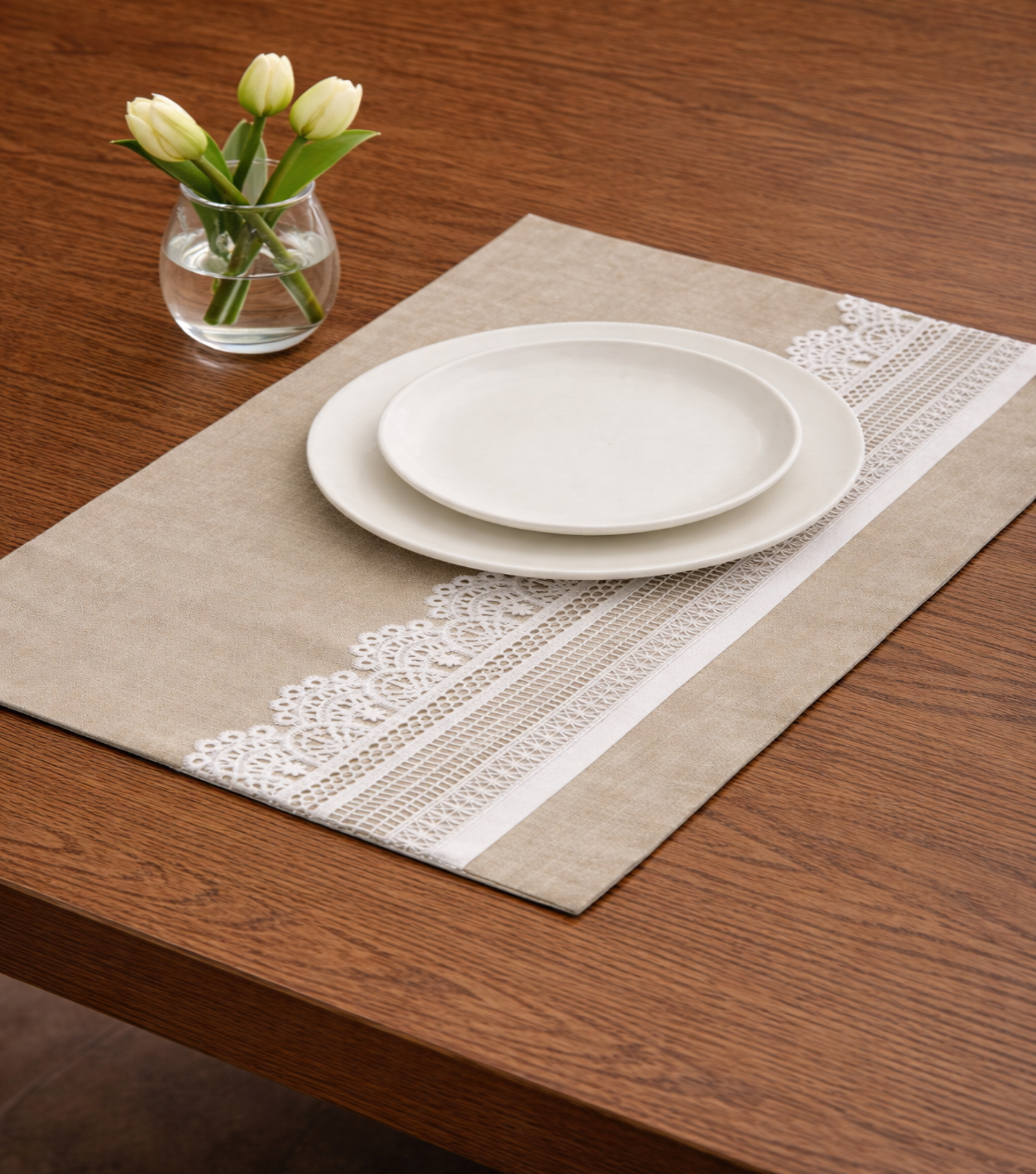Linen placemat w/lace